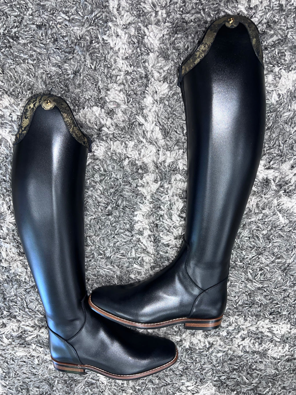 Bergamo Black/Gold Flower